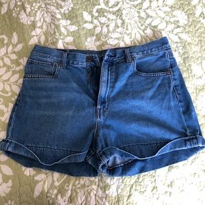 BNWOT “Mom Short” Style Shorts, AE